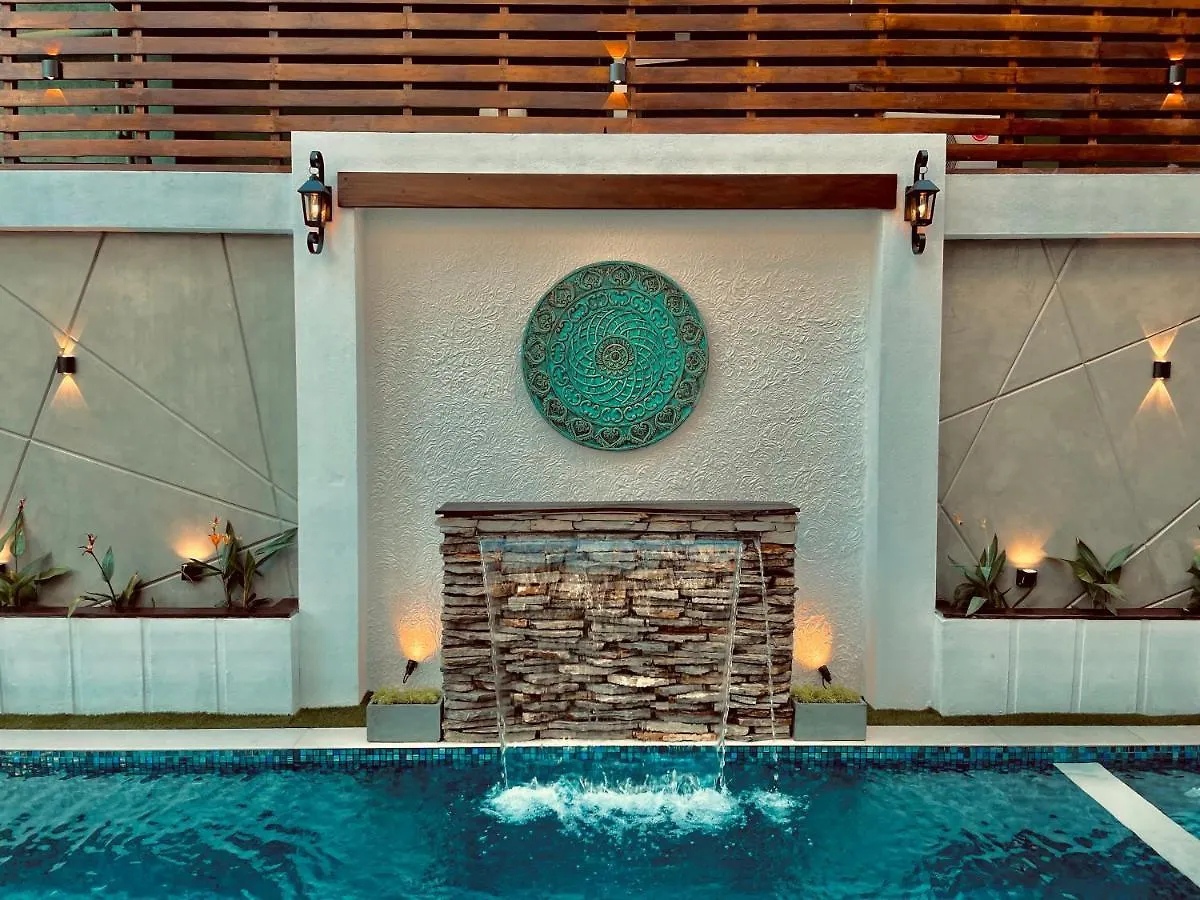 8 Plus Luxury Apartments Negombo 3*,