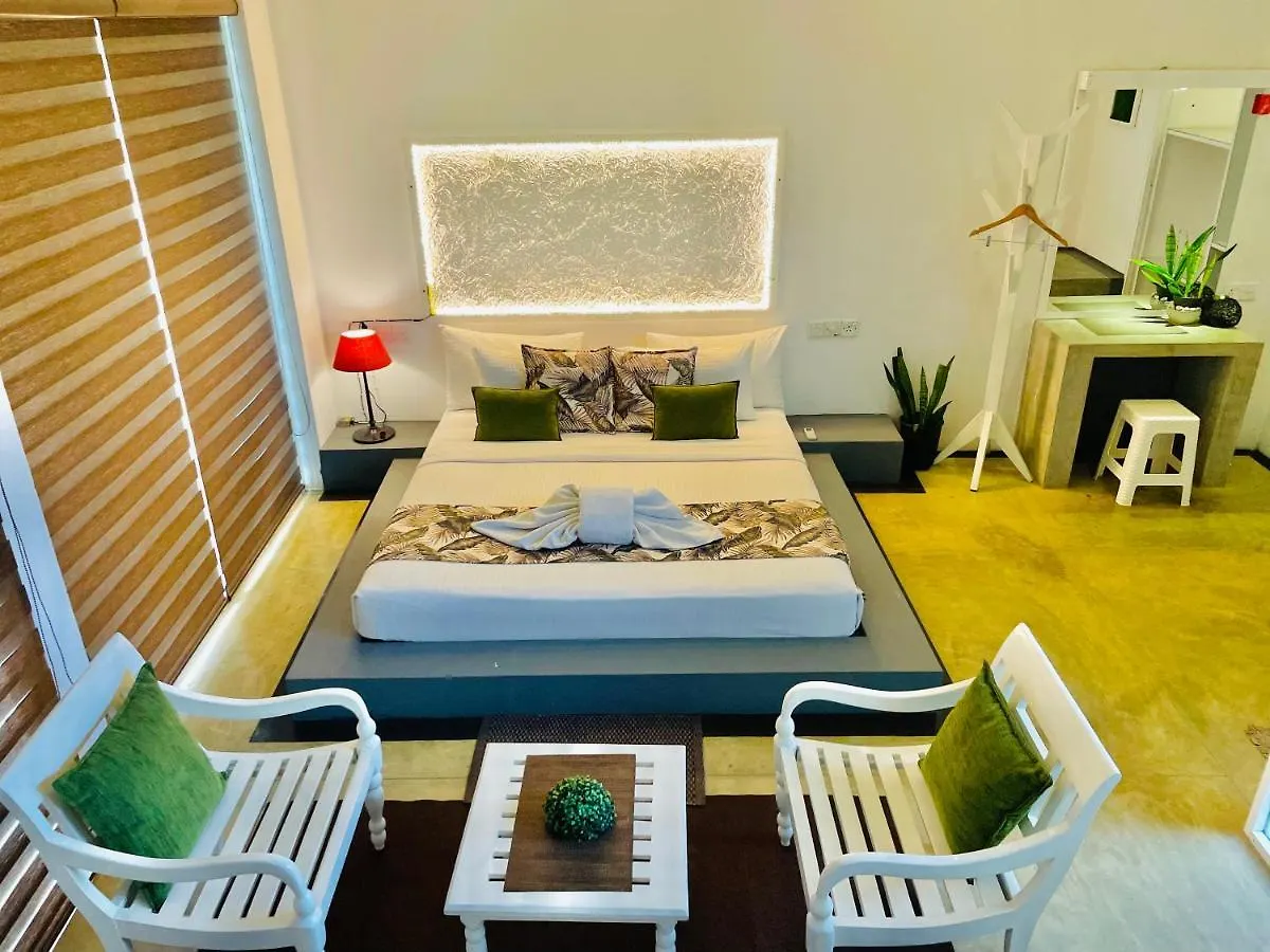 8 Plus Luxury Apartments Negombo 3*,