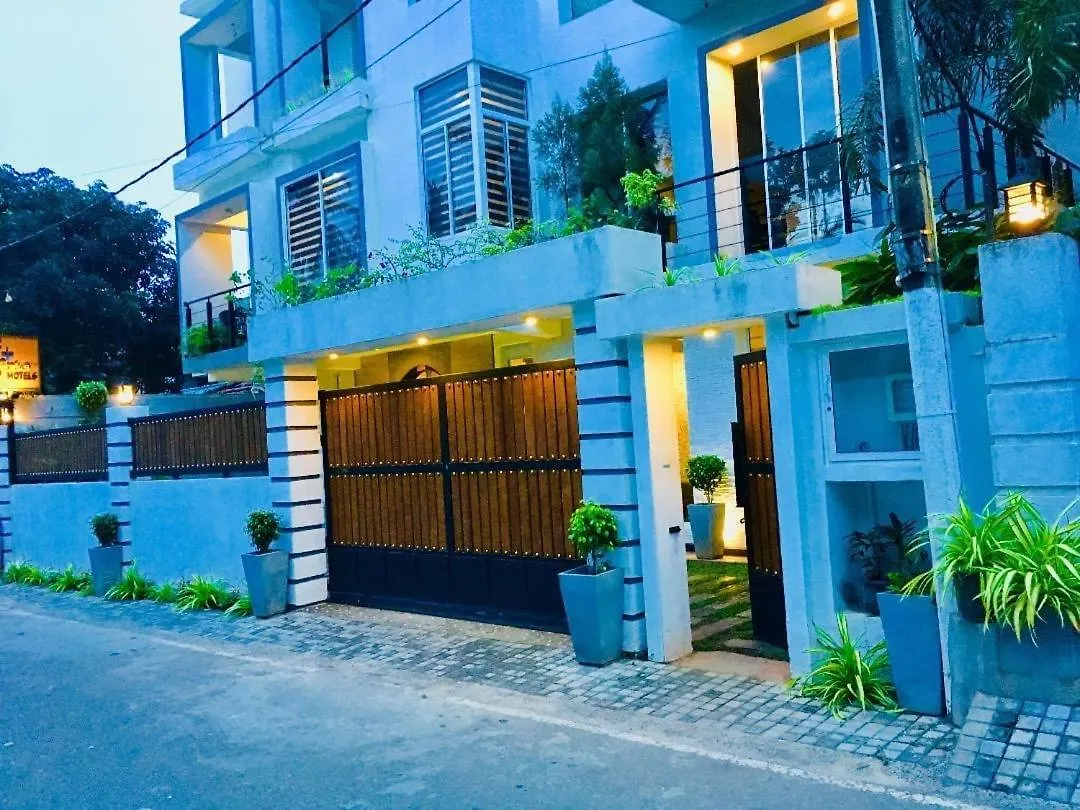 8 Plus Luxury Apartments Negombo