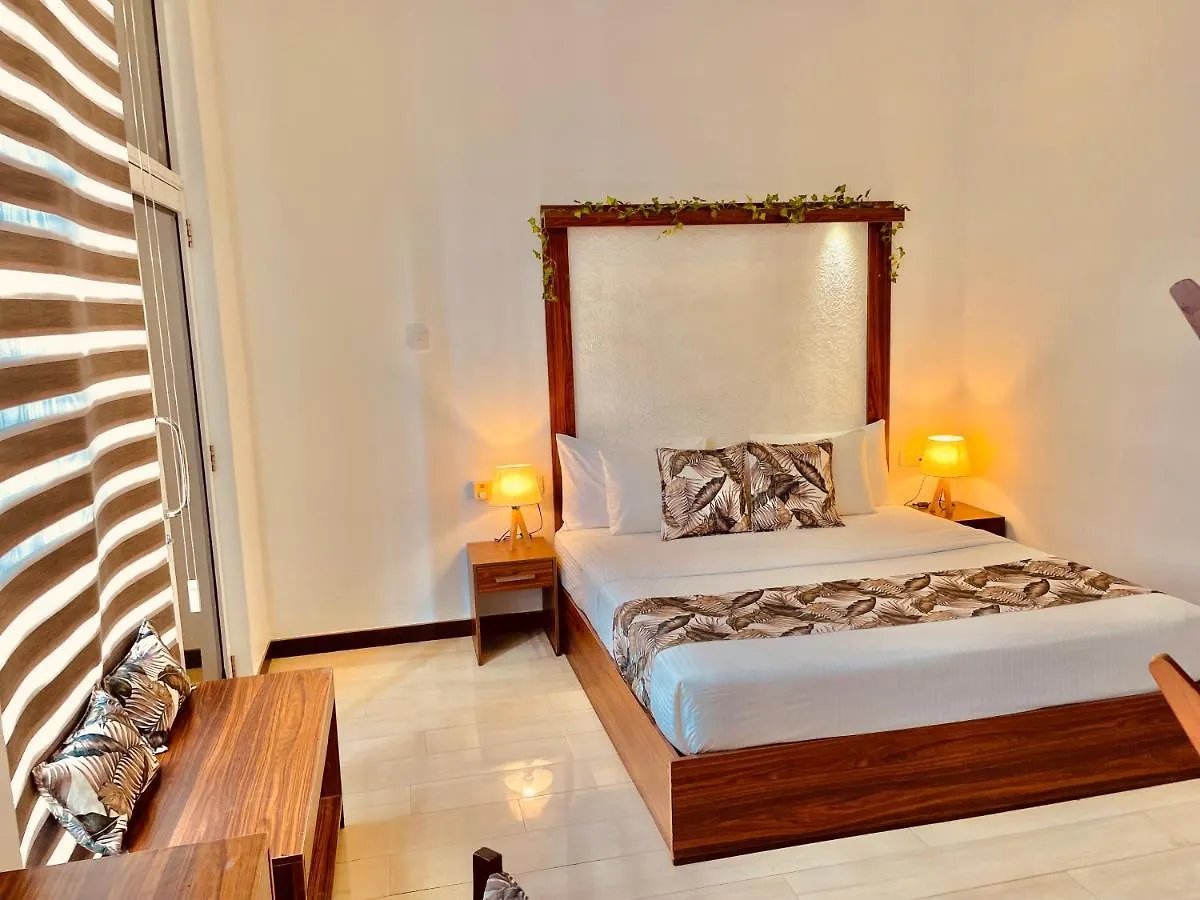 8 Plus Luxury Apartments Negombo