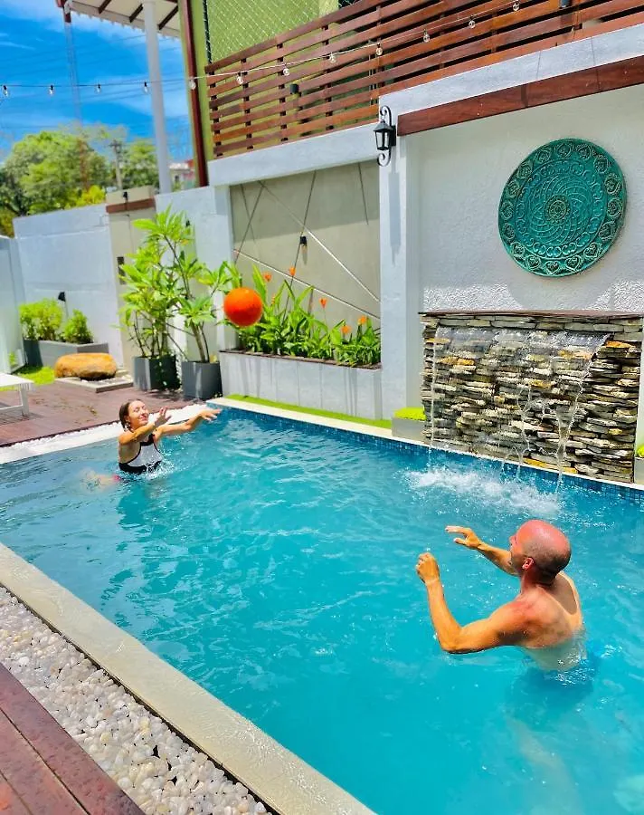 8 Plus Luxury Apartments Negombo 3*,