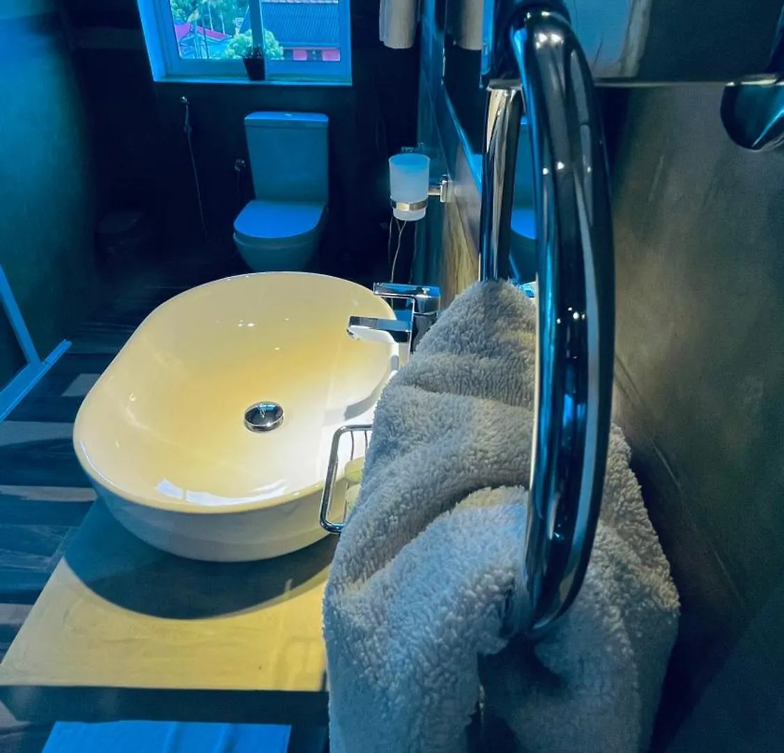 8 Plus Luxury Apartments Negombo Motel