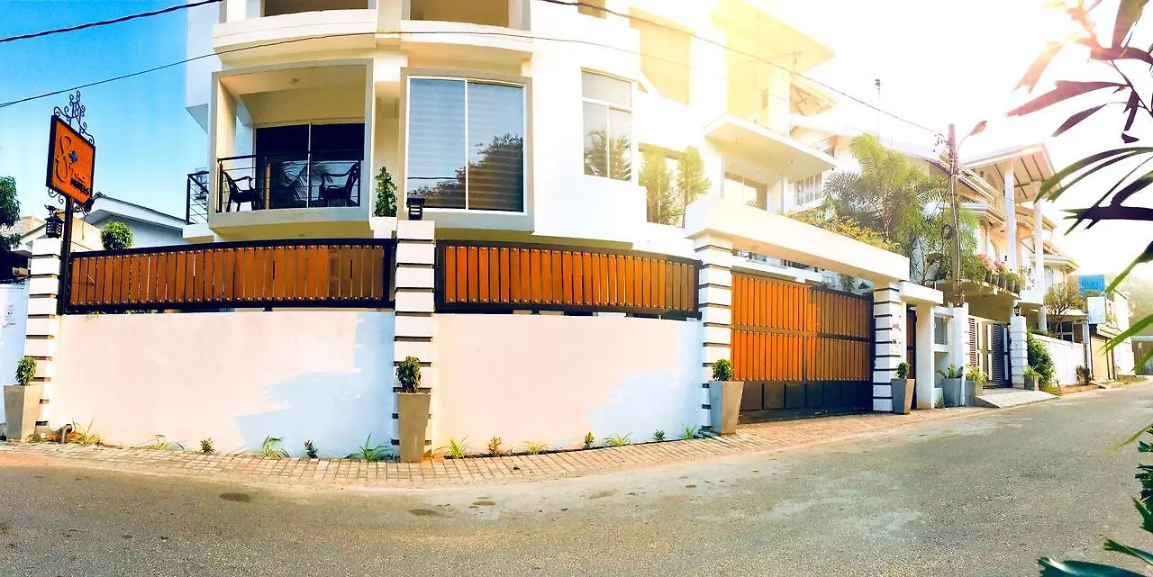 8 Plus Luxury Apartments Negombo